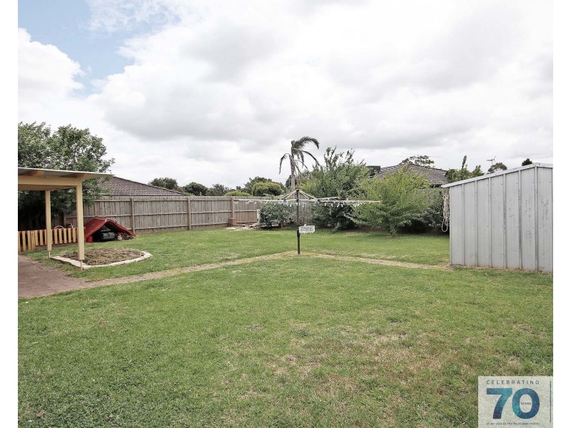 4 Hoysted Avenue, Cranbourne North VIC 3977