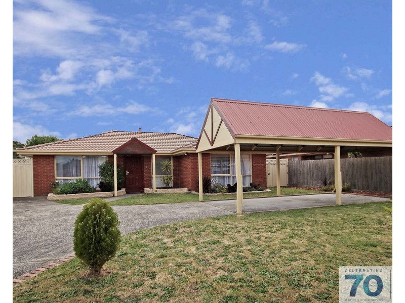 4 Hoysted Avenue, Cranbourne North VIC 3977