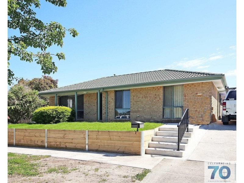 1 Don Drive, Cranbourne West VIC 3977