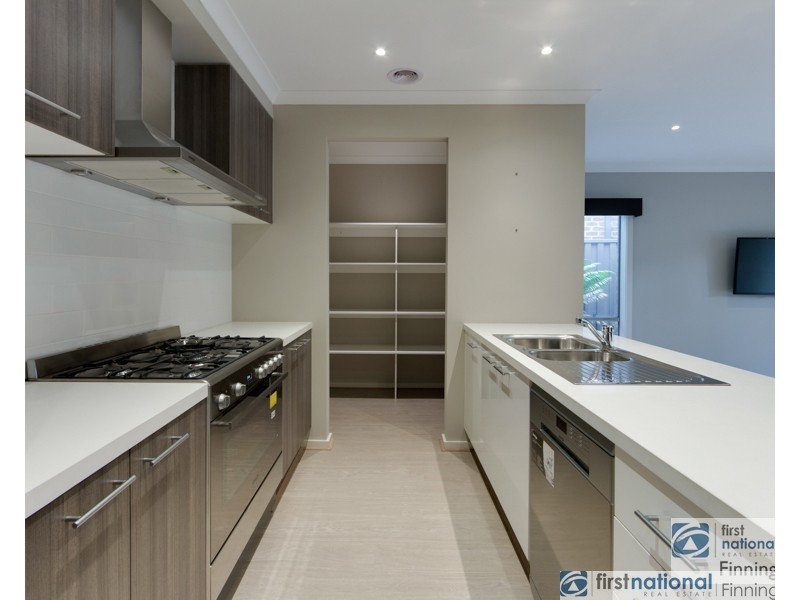 10 Eliburn Drive, Cranbourne East VIC 3977