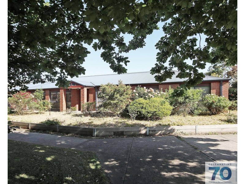 14 Woodhenge Close, Cranbourne East VIC 3977