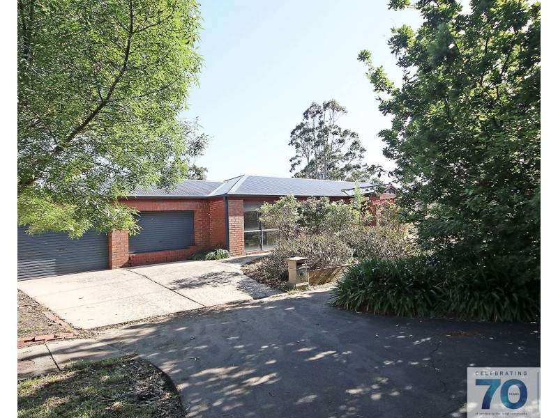 14 Woodhenge Close, Cranbourne East VIC 3977