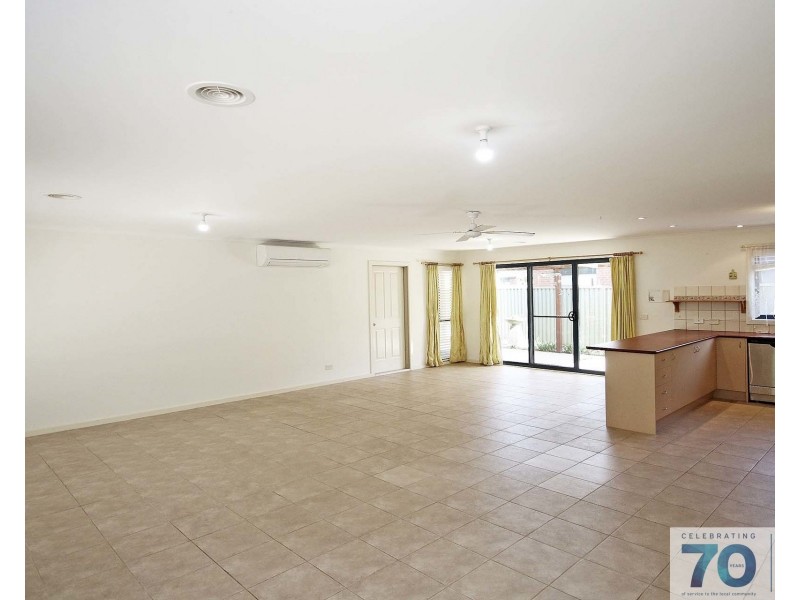 14 Woodhenge Close, Cranbourne East VIC 3977