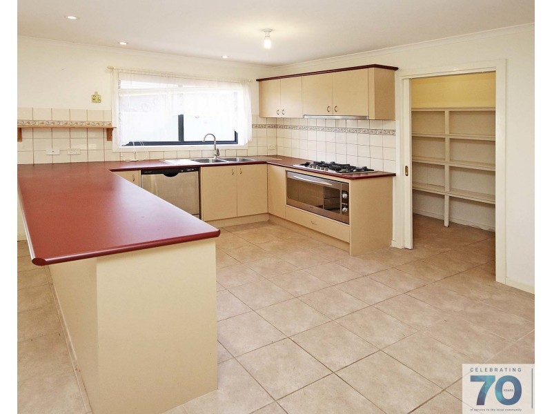 14 Woodhenge Close, Cranbourne East VIC 3977