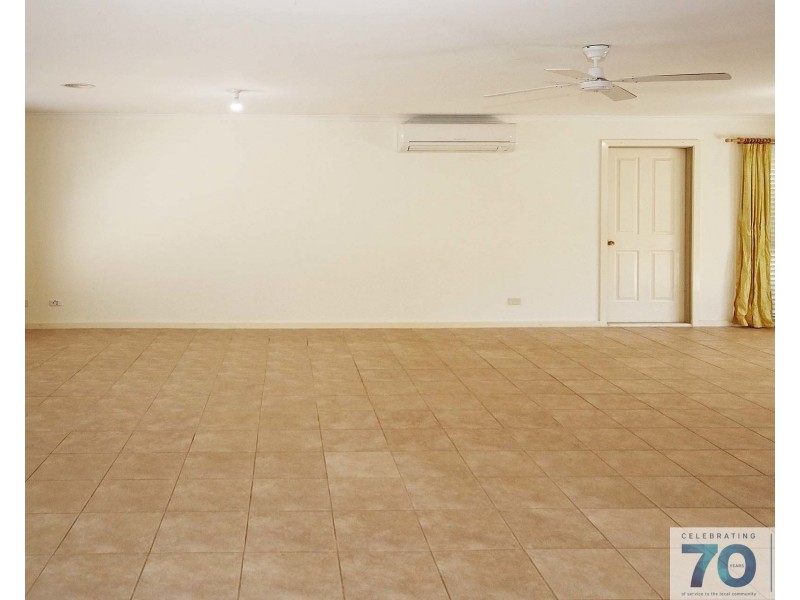 14 Woodhenge Close, Cranbourne East VIC 3977