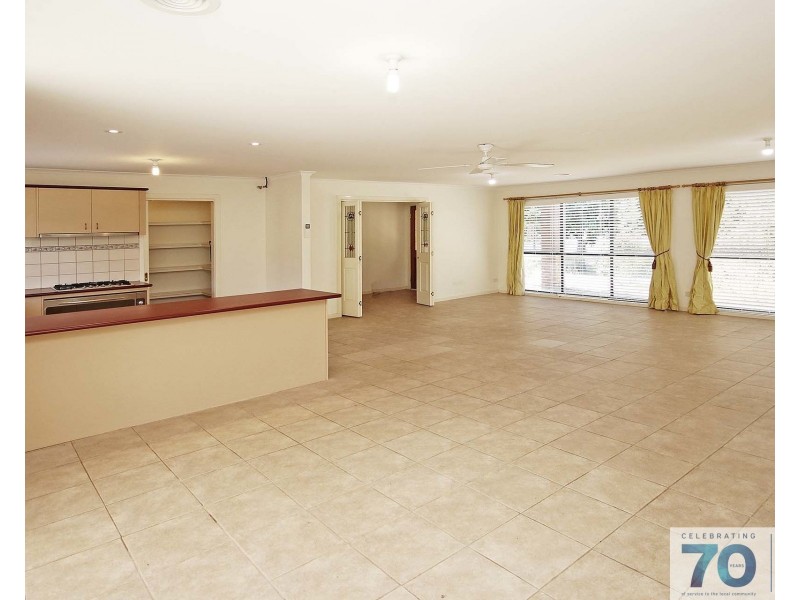 14 Woodhenge Close, Cranbourne East VIC 3977