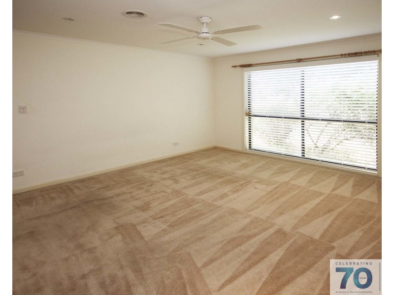 14 Woodhenge Close, Cranbourne East VIC 3977