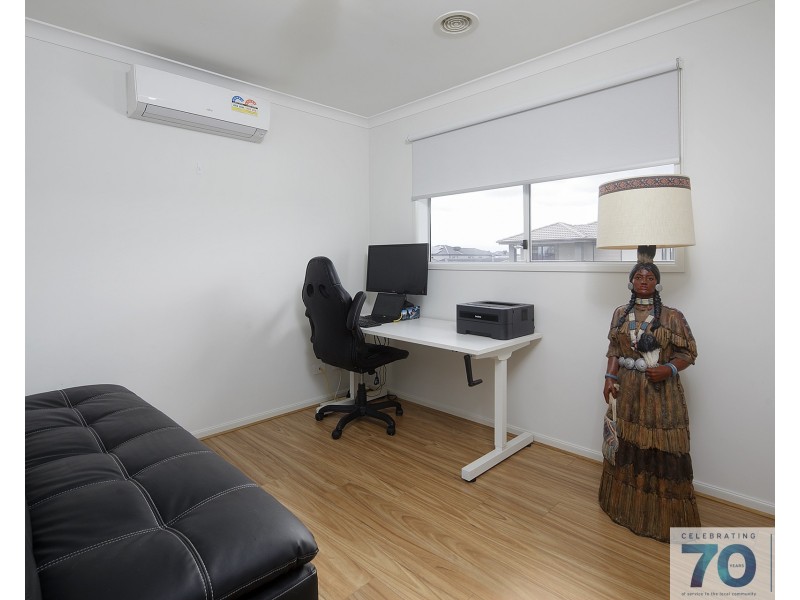 1 Highbury Road, Clyde North VIC 3978