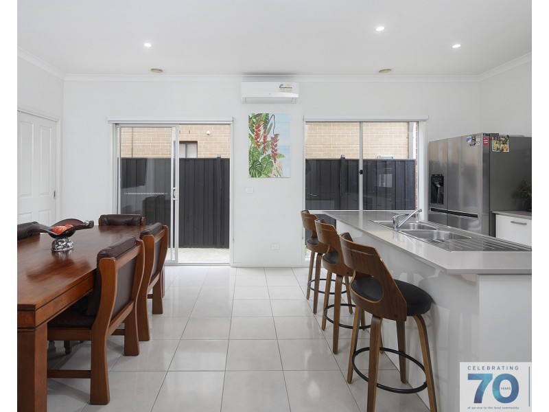 1 Highbury Road, Clyde North VIC 3978