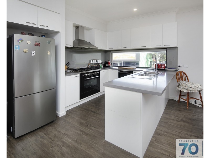 11 Polson Way, Cranbourne West VIC 3977