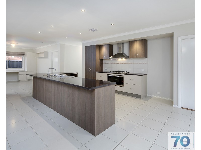 44 Sabel Drive, Cranbourne North VIC 3977