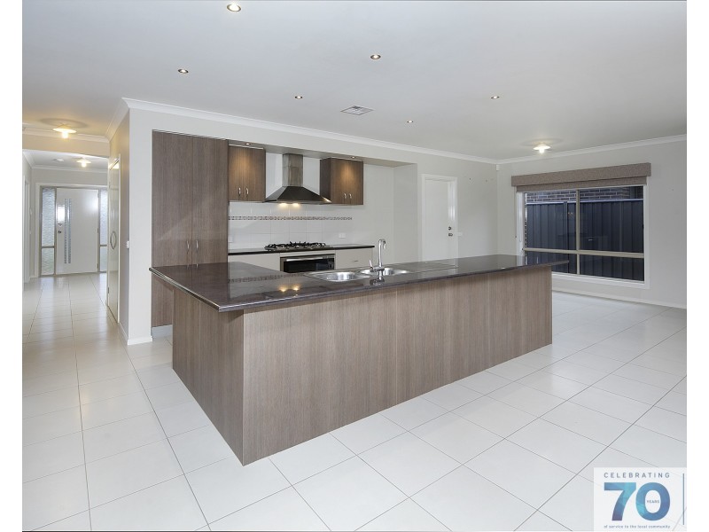 44 Sabel Drive, Cranbourne North VIC 3977