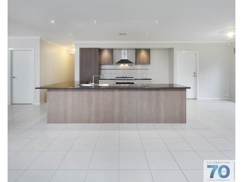 44 Sabel Drive, Cranbourne North VIC 3977