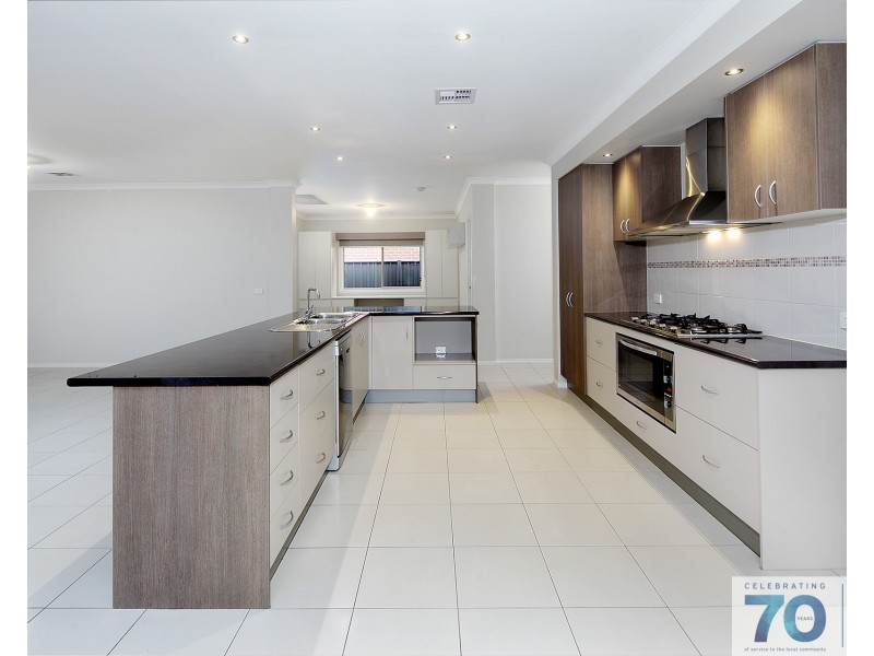 44 Sabel Drive, Cranbourne North VIC 3977