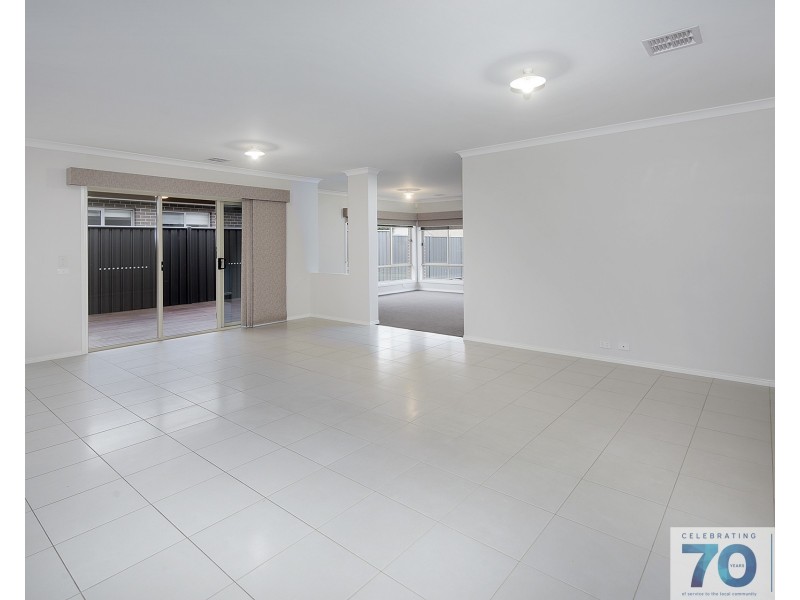 44 Sabel Drive, Cranbourne North VIC 3977