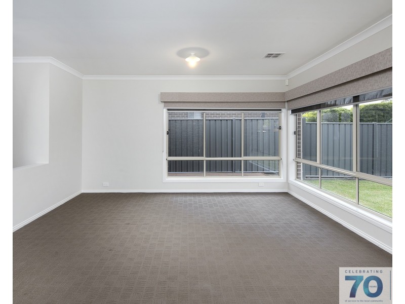 44 Sabel Drive, Cranbourne North VIC 3977