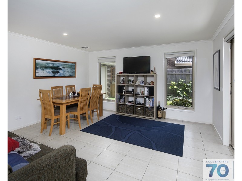2/33 Orchard Grove, Tyabb VIC 3913