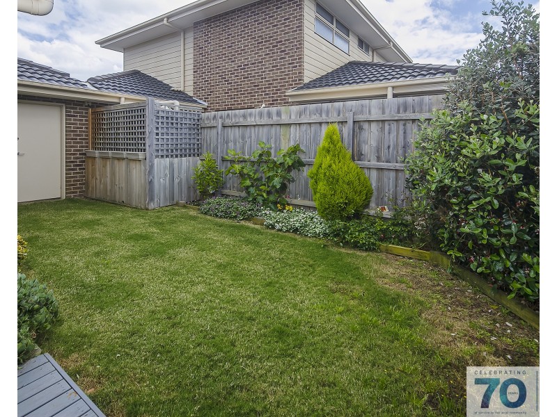2/33 Orchard Grove, Tyabb VIC 3913
