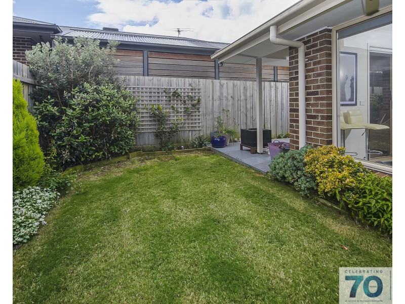 2/33 Orchard Grove, Tyabb VIC 3913