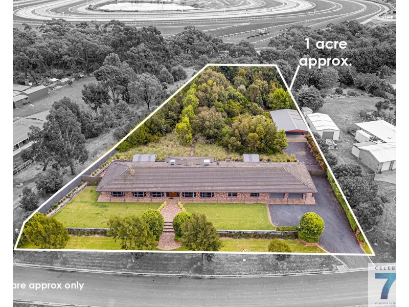 38 Earlston Circuit, Cranbourne VIC 3977