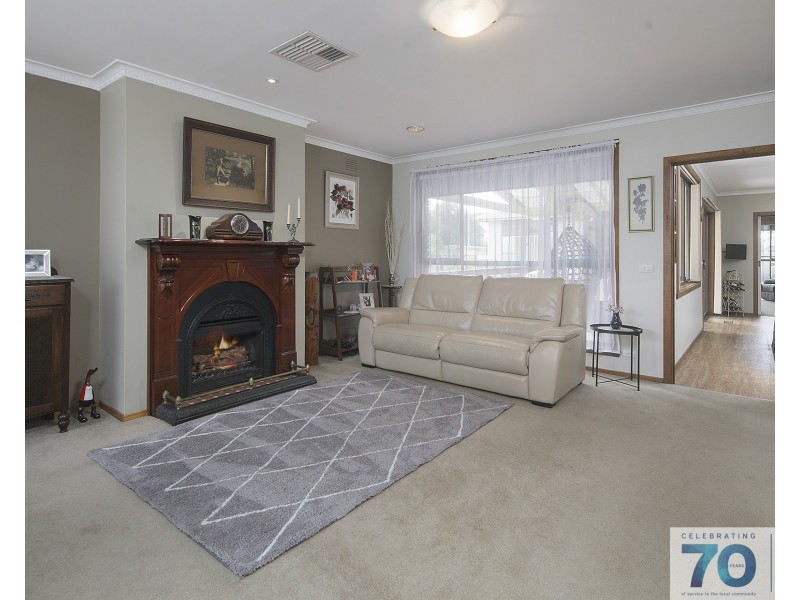 no.15 Rimfire Crescent, Cranbourne VIC 3977