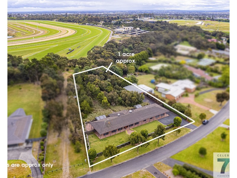 38 Earlston Circuit, Cranbourne South VIC 3977