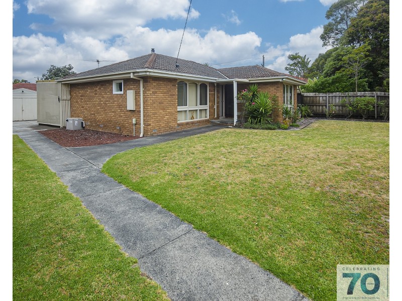 19 Isaac Smith Crescent, Cranbourne VIC 3977