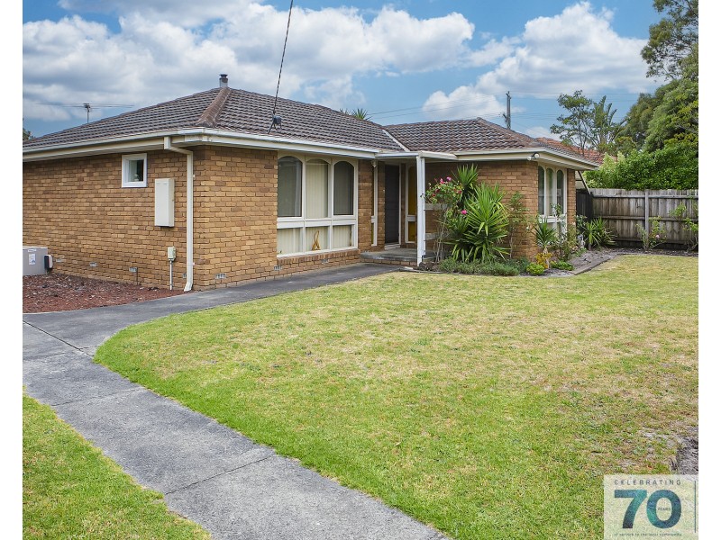 19 Isaac Smith Crescent, Cranbourne VIC 3977