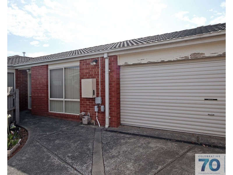2/10 Leanna Court, Cranbourne West VIC 3977