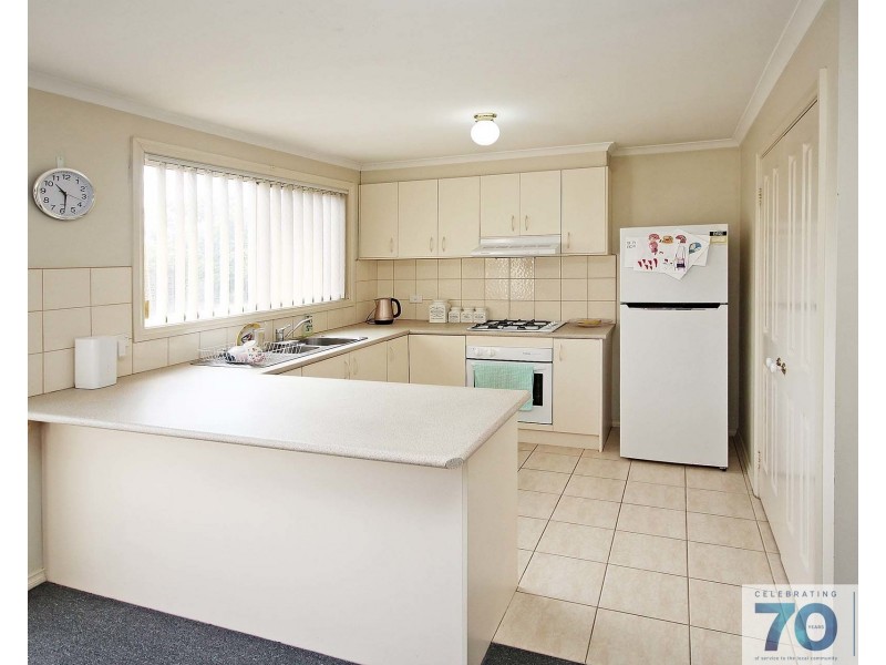 2/10 Leanna Court, Cranbourne West VIC 3977