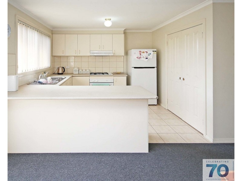 2/10 Leanna Court, Cranbourne West VIC 3977