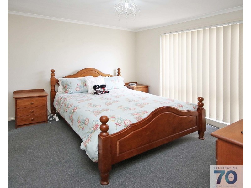 2/10 Leanna Court, Cranbourne West VIC 3977