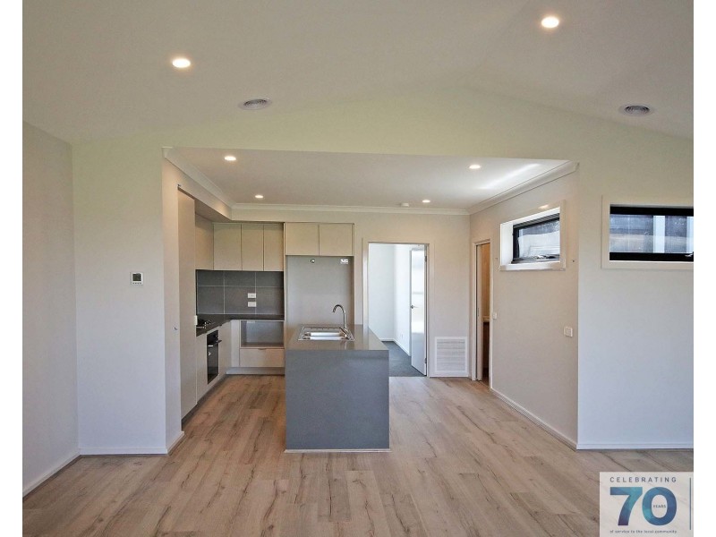 11 Poplar Lane, Clyde VIC 3978