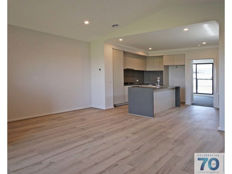 11 Poplar Lane, Clyde VIC 3978