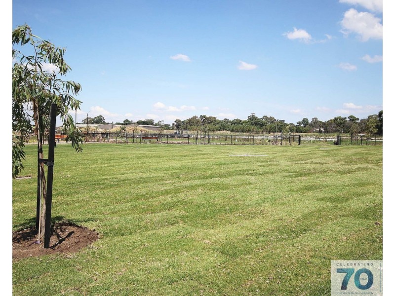 11 Poplar Lane, Clyde VIC 3978