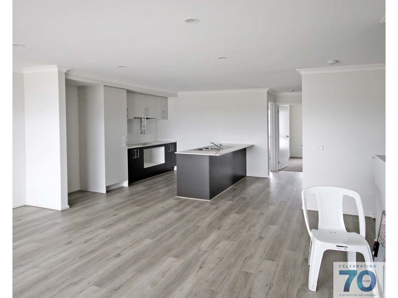 5 Daphne Walk, Clyde VIC 3978