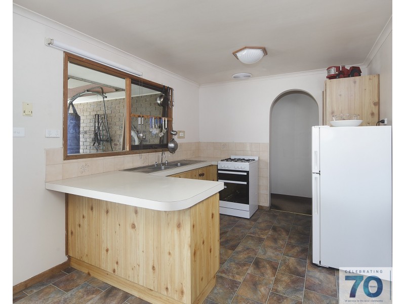 76 Gipps Crescent, Cranbourne North VIC 3977