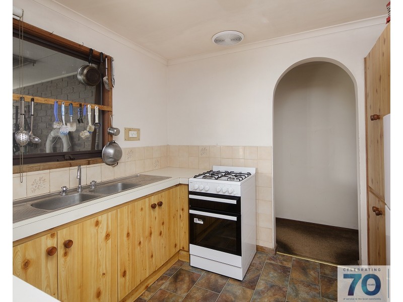 76 Gipps Crescent, Cranbourne North VIC 3977