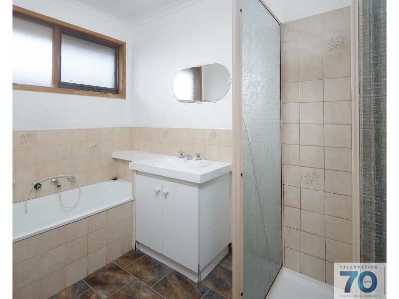 76 Gipps Crescent, Cranbourne North VIC 3977