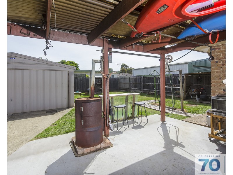 76 Gipps Crescent, Cranbourne North VIC 3977