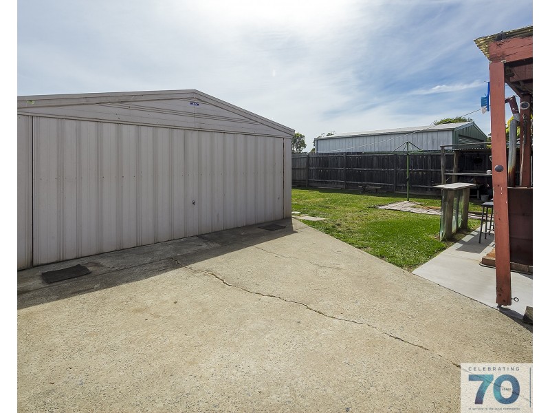 76 Gipps Crescent, Cranbourne North VIC 3977