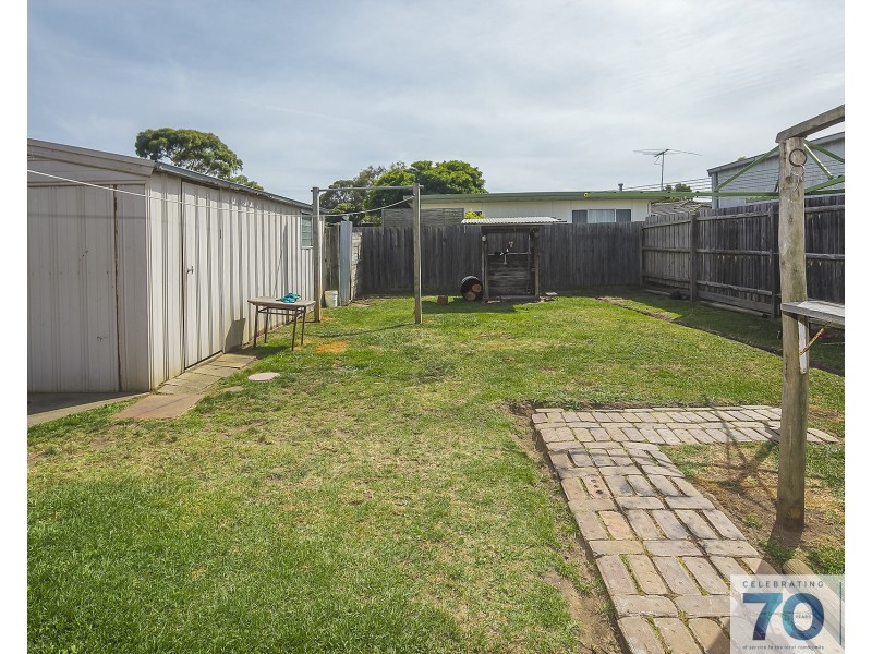 76 Gipps Crescent, Cranbourne North VIC 3977