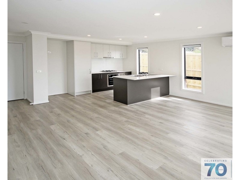1 Daphne Walk, Clyde VIC 3978