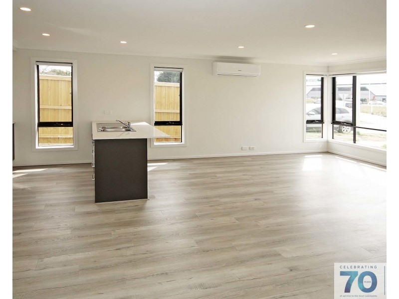 1 Daphne Walk, Clyde VIC 3978