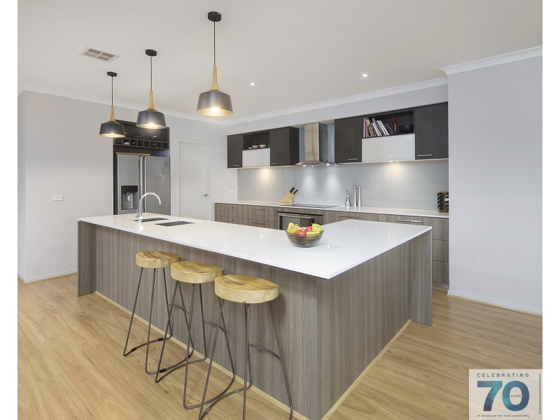 9 St Clair Avenue, Cranbourne West VIC 3977