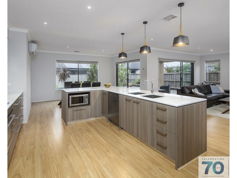 9 St Clair Avenue, Cranbourne West VIC 3977