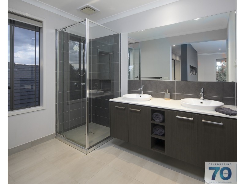 9 St Clair Avenue, Cranbourne West VIC 3977