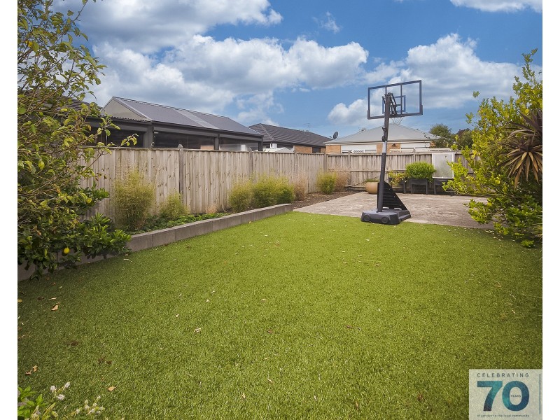 9 St Clair Avenue, Cranbourne West VIC 3977