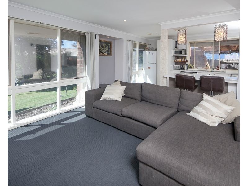 18 Rebecca Court, Cranbourne North VIC 3977