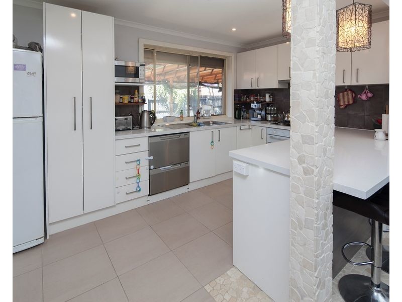 18 Rebecca Court, Cranbourne North VIC 3977